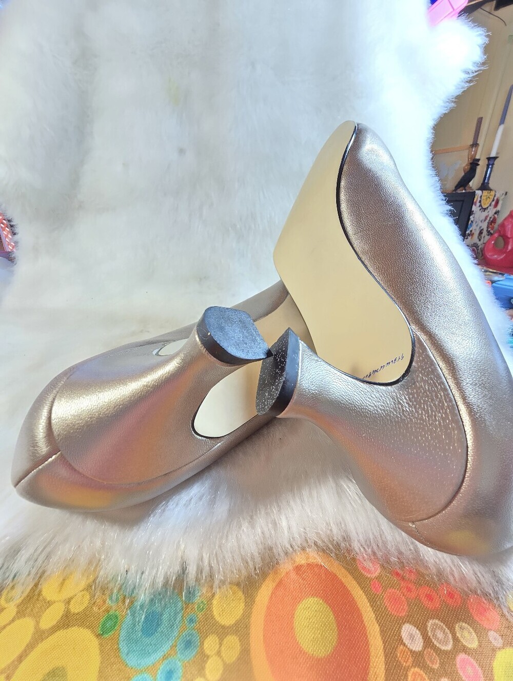 Preview Collection Metallic Bronze Low Kitten-Heel Leather Pumps - Picture 8 of 11